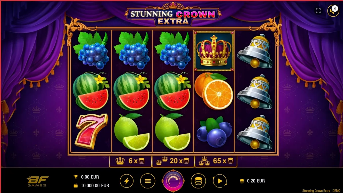 Tampilan visual slot Stunning Crown Extra dengan simbol mahkota dan buah-buahan yang mewah